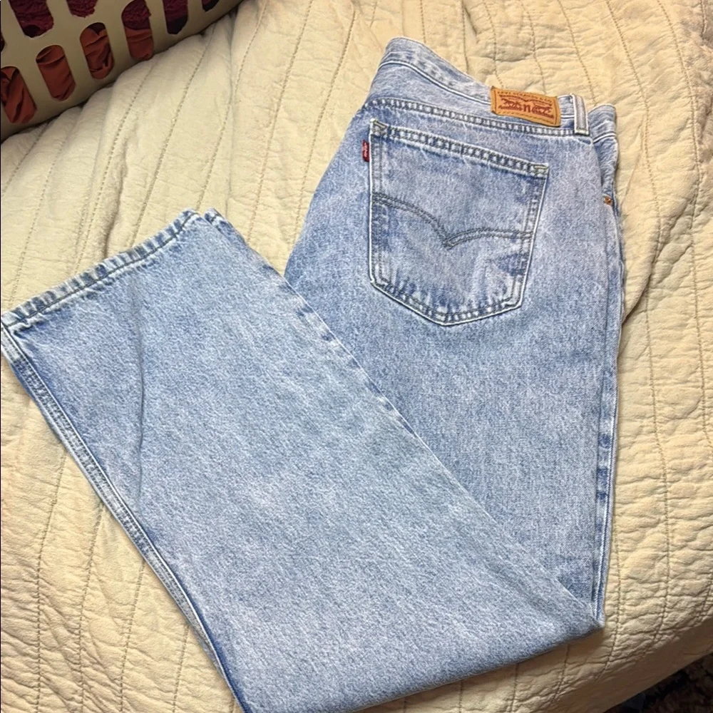 Levi Strauss Light Blue Women's Straight Leg Jeans - Picture 2 of 6